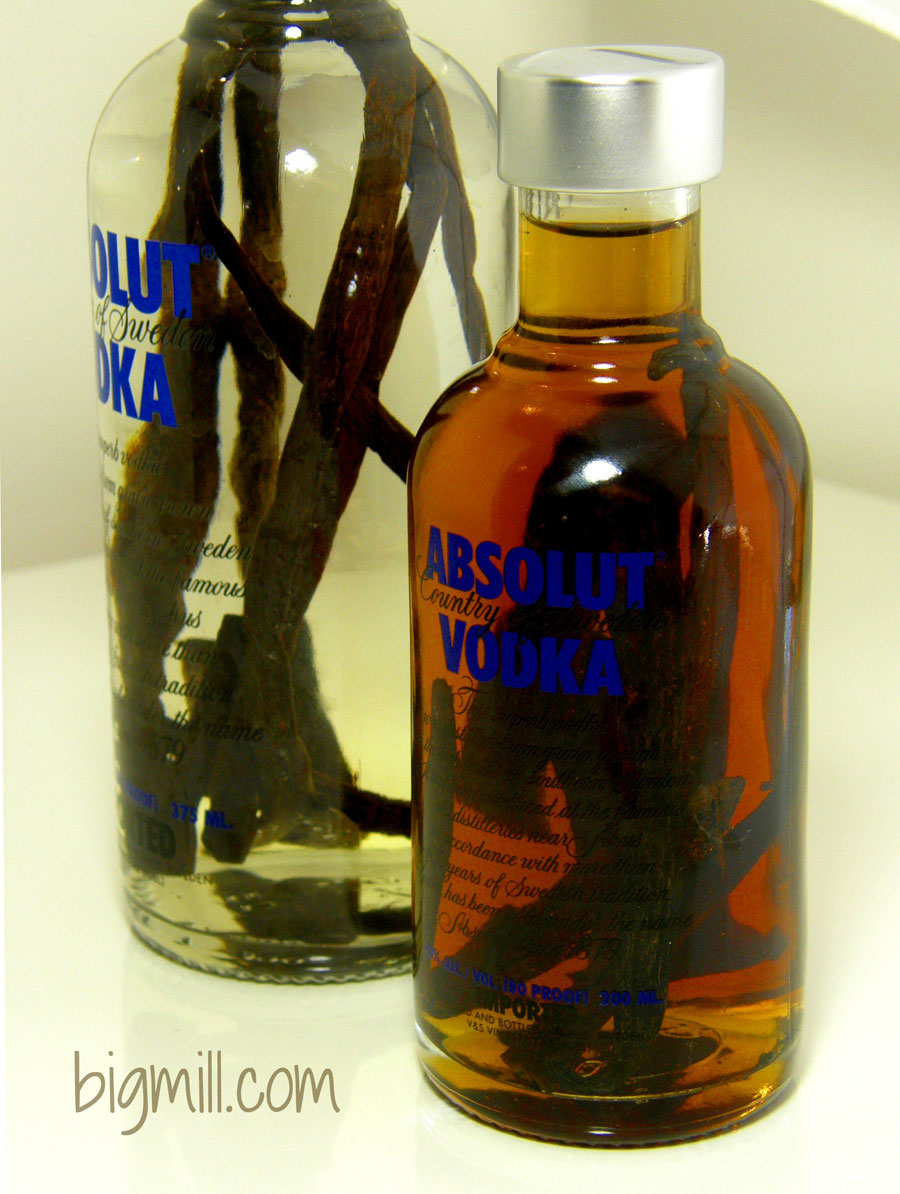 Homemade Vanilla Extract is a great idea for holiday gifts. Recipe from Chloe at Big Mill | bigmill.com Homemade Vanilla Extract is a great idea for holiday gifts. Recipe from Chloe at Big Mill | bigmill.com